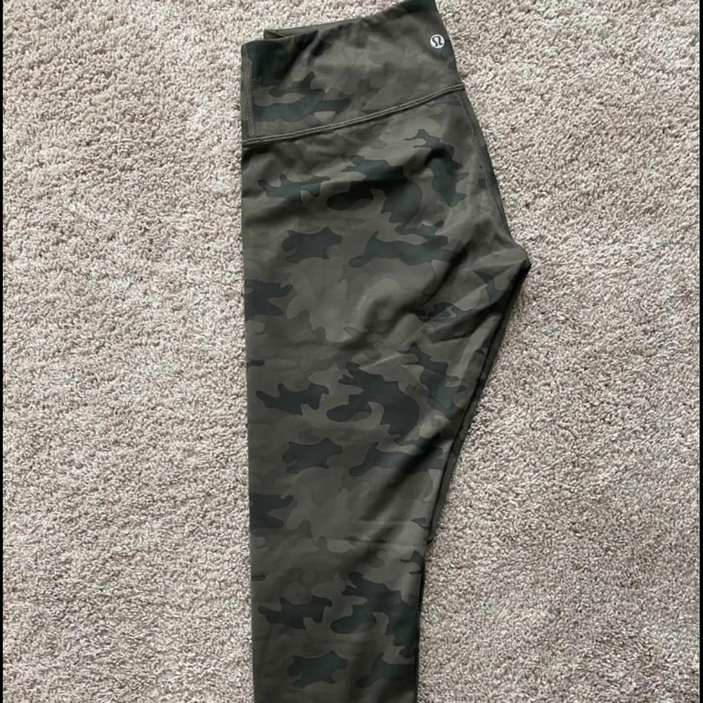 Lululemon Camo Crops size 8. BRAND NEW without tag